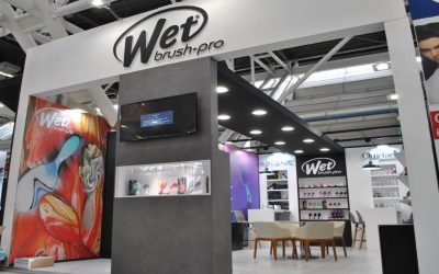 Cosmoprof stand Wet Brush