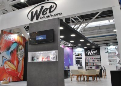 Cosmoprof stand Wet Brush